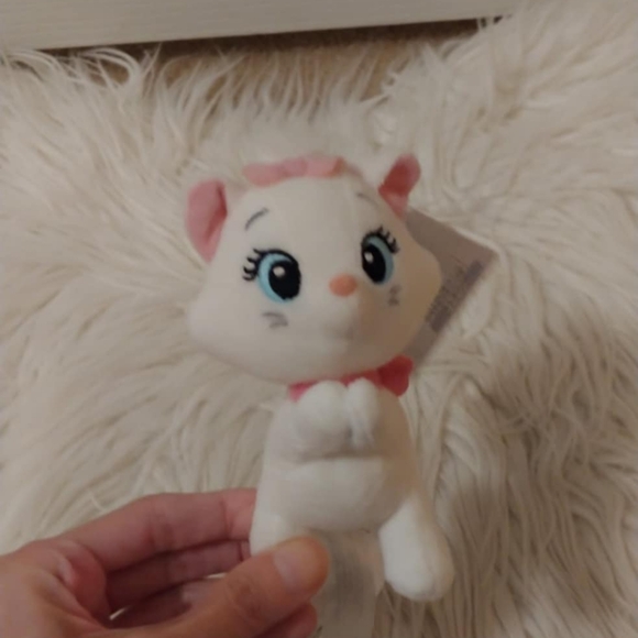 ❤️FIRM! DISNEY PARKS THE ARISTOCATS MARIE PLUSH MAGNET - Picture 3 of 9